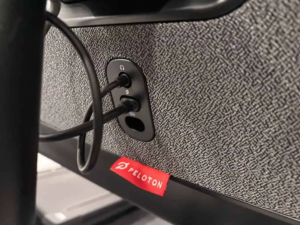 Peloton screen 2025 cord