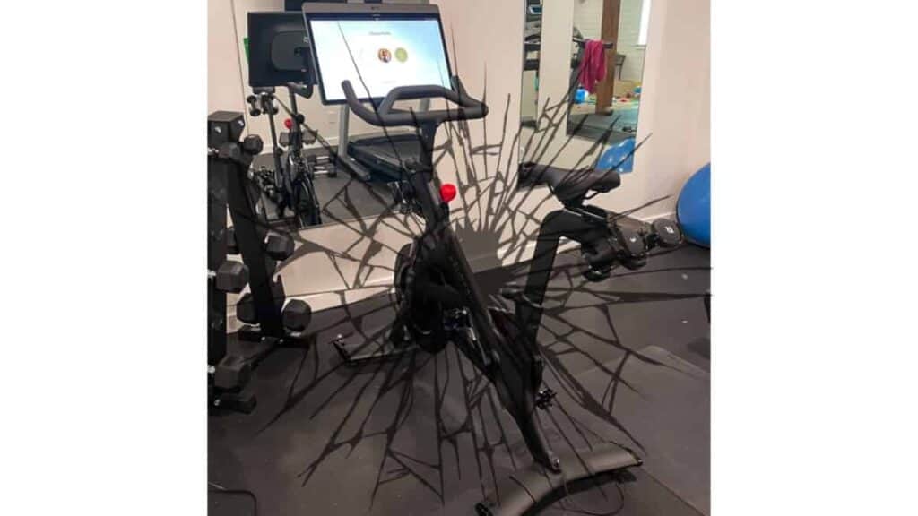 Cracked online peloton screen